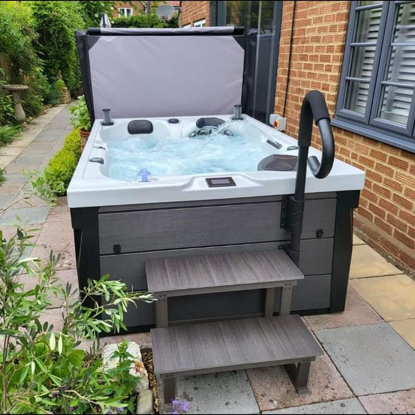 Outdoor Topaz - 3 Person Hot Tub with 2 Loungers