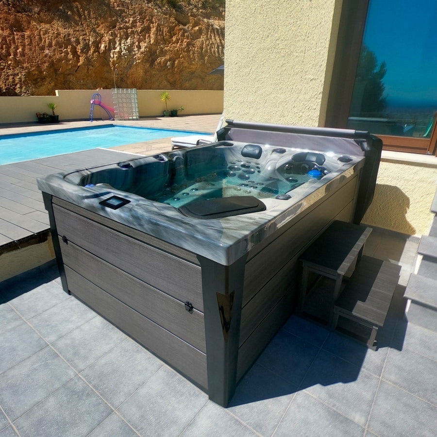 Outdoor Topaz - 3 Person Hot Tub with 2 Loungers
